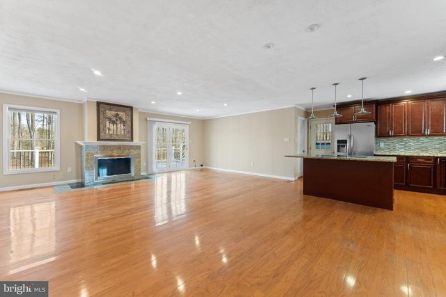 215 LAKEWOOD LANDING DR, Bumpass, VA 23024