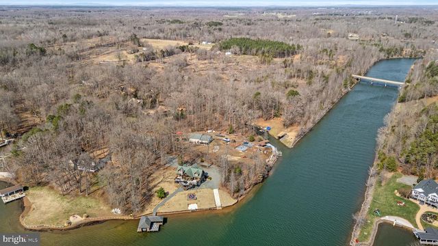 215 LAKEWOOD LANDING DR, Bumpass, VA 23024