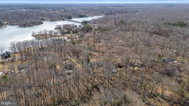 215 LAKEWOOD LANDING DR, Bumpass, VA 23024