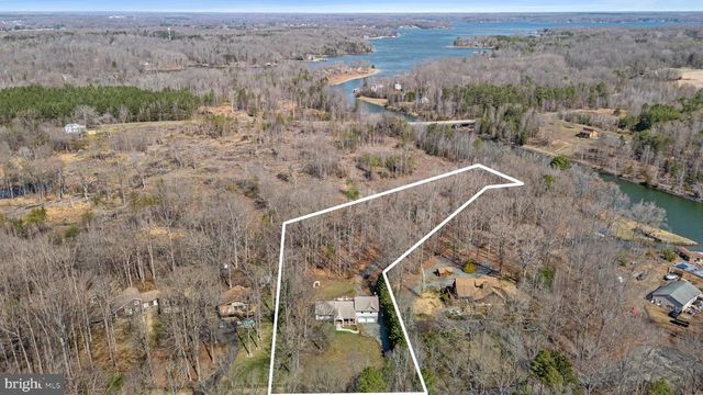 215 LAKEWOOD LANDING DR, Bumpass, VA 23024