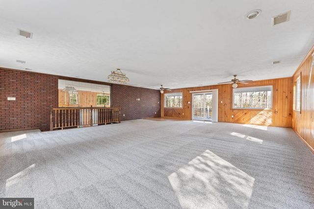 215 LAKEWOOD LANDING DR, Bumpass, VA 23024