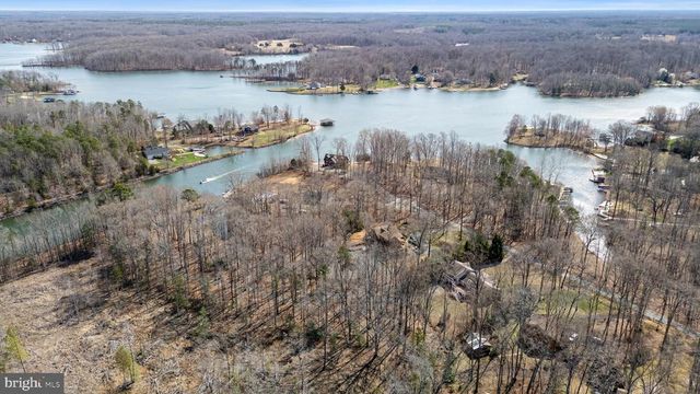 215 LAKEWOOD LANDING DR, Bumpass, VA 23024