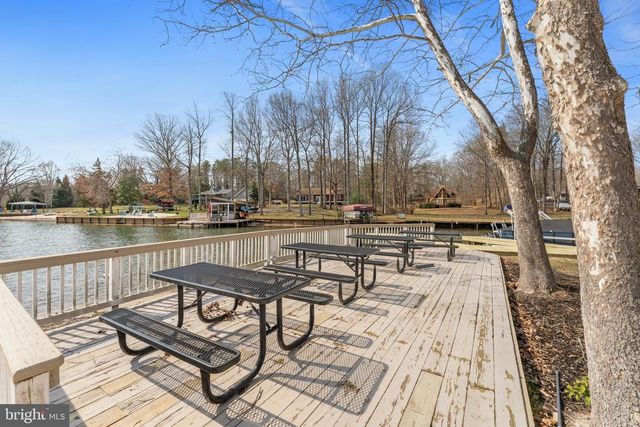 215 LAKEWOOD LANDING DR, Bumpass, VA 23024