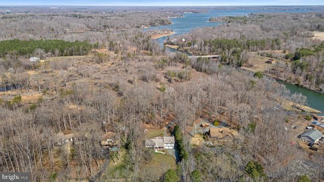 215 LAKEWOOD LANDING DR, Bumpass, VA 23024