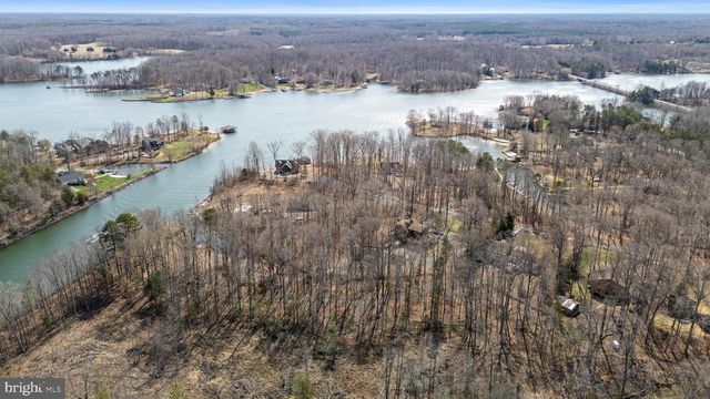 215 LAKEWOOD LANDING DR, Bumpass, VA 23024