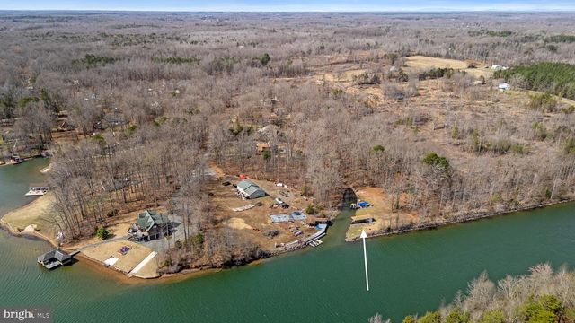 215 LAKEWOOD LANDING DR, Bumpass, VA 23024