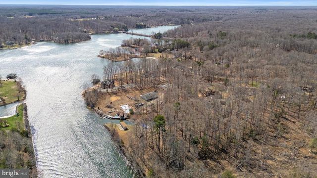 215 LAKEWOOD LANDING DR, Bumpass, VA 23024