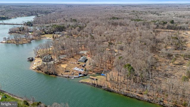 215 LAKEWOOD LANDING DR, Bumpass, VA 23024