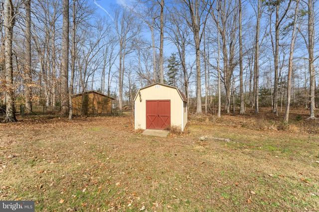 215 LAKEWOOD LANDING DR, Bumpass, VA 23024