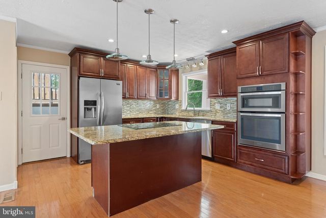 215 LAKEWOOD LANDING DR, Bumpass, VA 23024