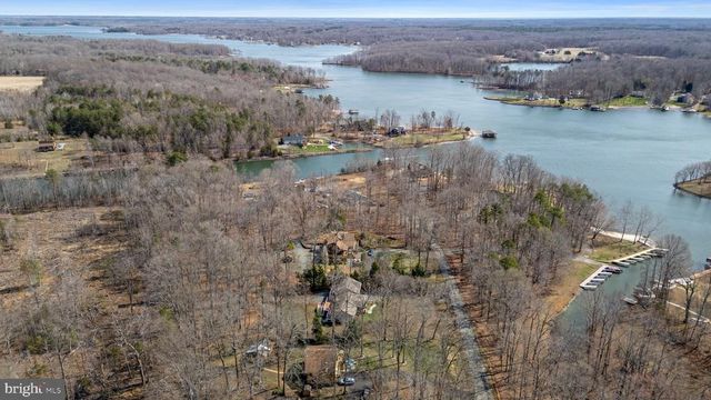 215 LAKEWOOD LANDING DR, Bumpass, VA 23024