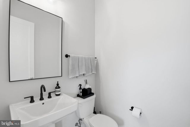 7027 ARTESA LN, Bethesda, MD 20817