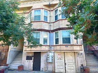 555 33rd Street, Oakland, CA 94609