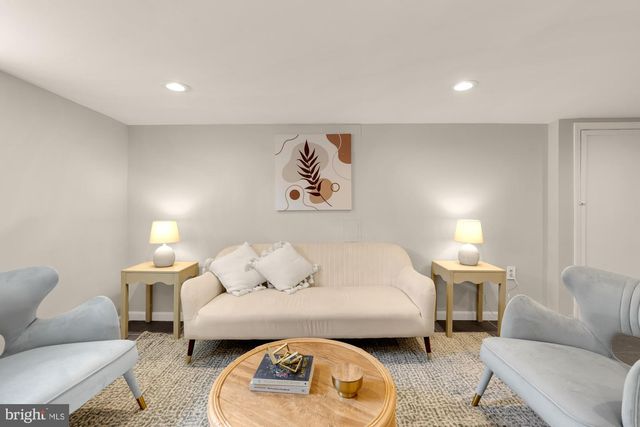 1910 T PL SE, Washington, DC 20020