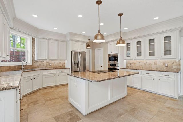 70 Pipers Walk, Sugar Land, TX 77479