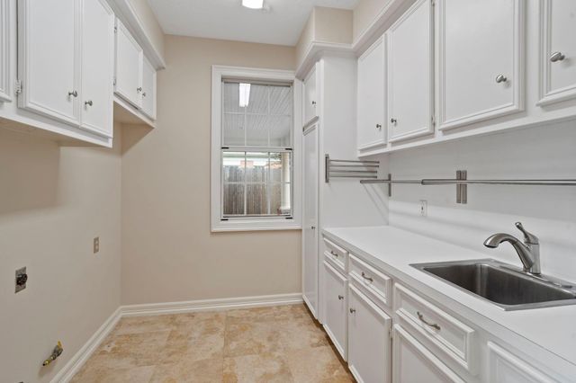 70 Pipers Walk, Sugar Land, TX 77479