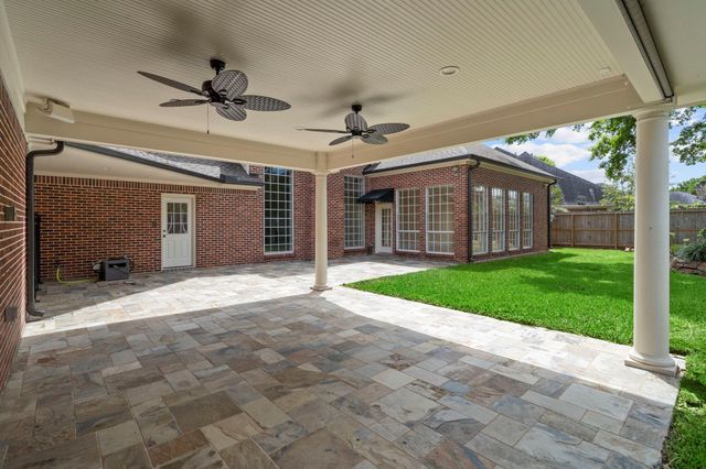 70 Pipers Walk, Sugar Land, TX 77479