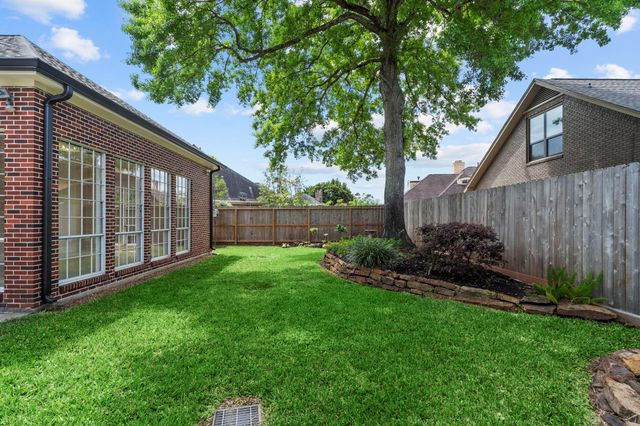 70 Pipers Walk, Sugar Land, TX 77479