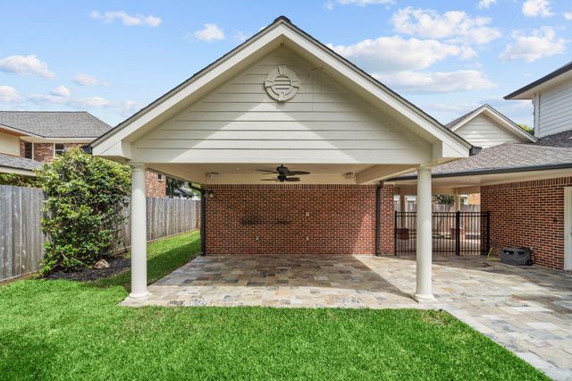 70 Pipers Walk, Sugar Land, TX 77479