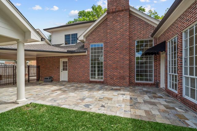 70 Pipers Walk, Sugar Land, TX 77479