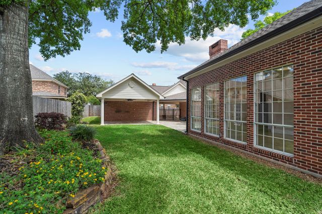70 Pipers Walk, Sugar Land, TX 77479