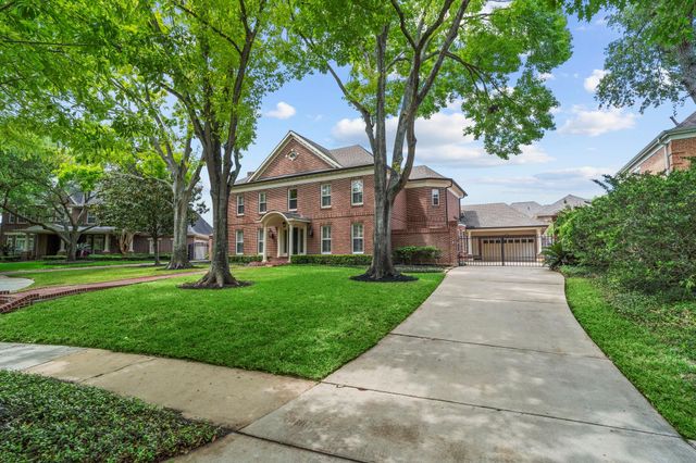 70 Pipers Walk, Sugar Land, TX 77479