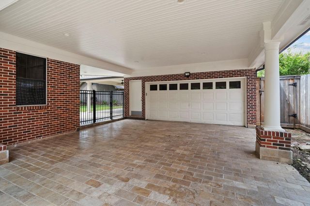 70 Pipers Walk, Sugar Land, TX 77479