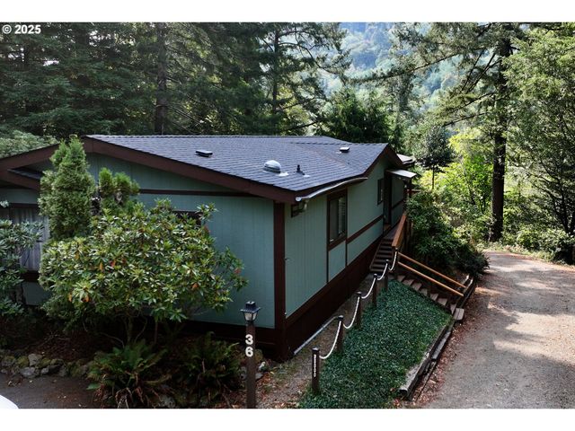 98825 PLEASANT HILL Dr 36, Brookings, OR 97415