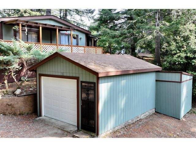 98825 PLEASANT HILL Dr 36, Brookings, OR 97415