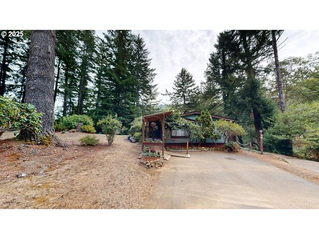 98825 PLEASANT HILL Dr 36, Brookings, OR 97415