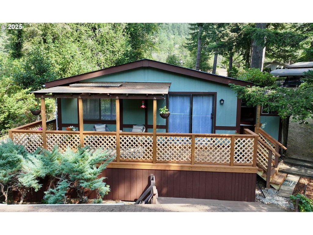 98825 PLEASANT HILL Dr 36, Brookings, OR 97415