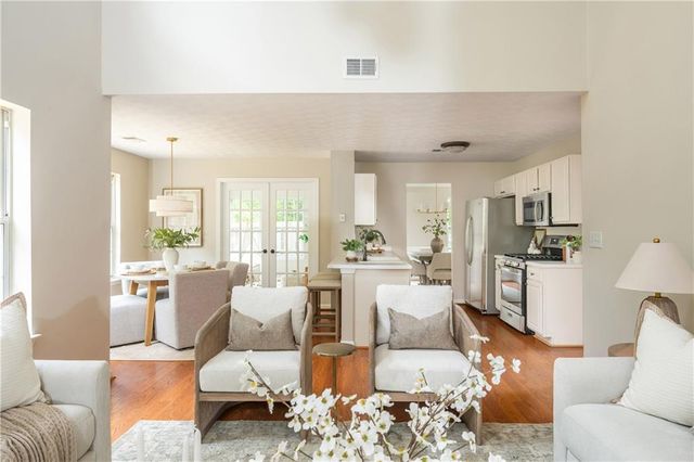 1005 Crabapple Lake Circle, Roswell, GA 30076