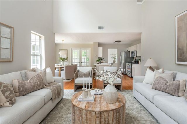 1005 Crabapple Lake Circle, Roswell, GA 30076
