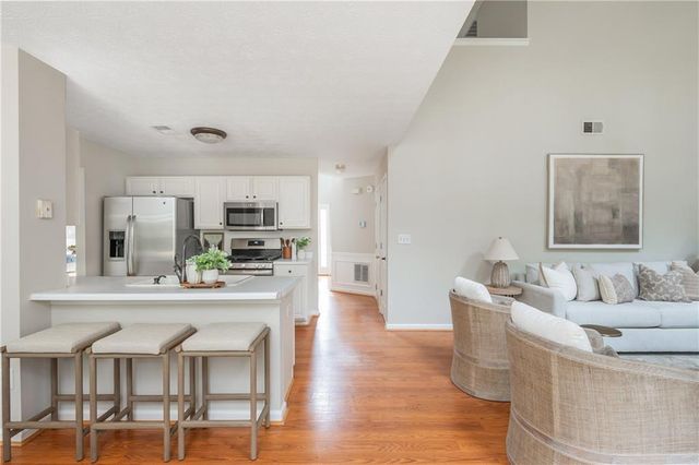 1005 Crabapple Lake Circle, Roswell, GA 30076