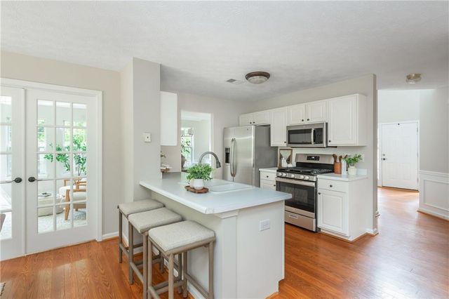 1005 Crabapple Lake Circle, Roswell, GA 30076