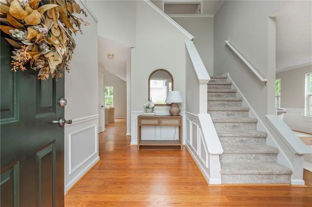 1005 Crabapple Lake Circle, Roswell, GA 30076