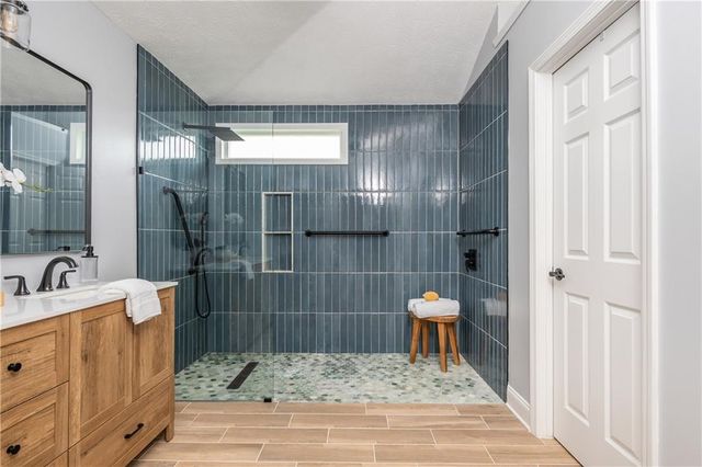 1005 Crabapple Lake Circle, Roswell, GA 30076