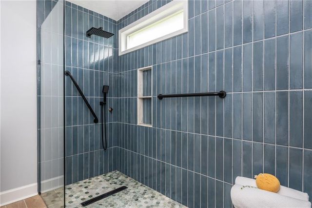 1005 Crabapple Lake Circle, Roswell, GA 30076