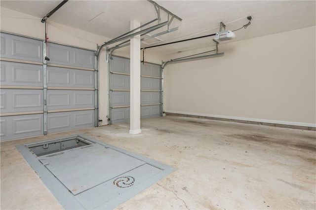 1005 Crabapple Lake Circle, Roswell, GA 30076