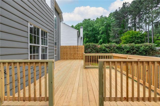 1005 Crabapple Lake Circle, Roswell, GA 30076