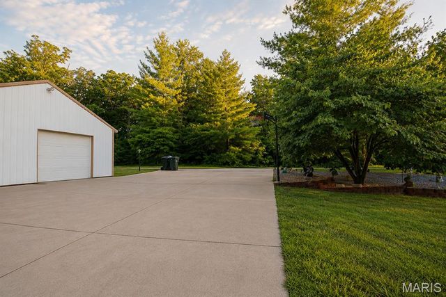 4714 Huntington Drive, Farmington, MO 63640