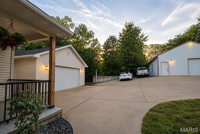 4714 Huntington Drive, Farmington, MO 63640