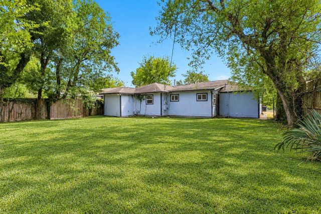 5635 Belarbor Street, Houston, TX 77033