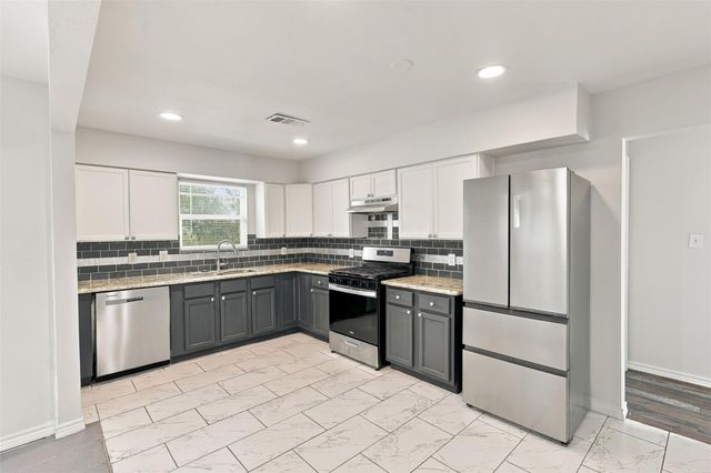 5635 Belarbor Street, Houston, TX 77033