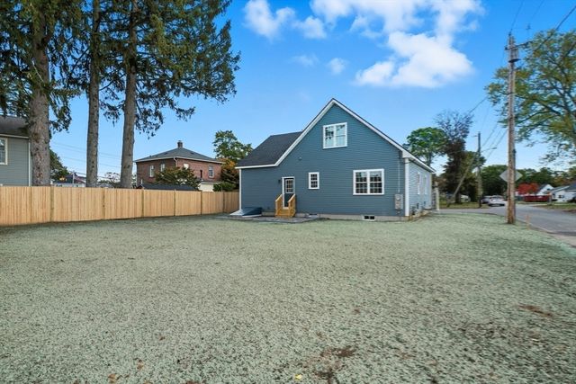 20 Willow St, Clinton, MA 01510