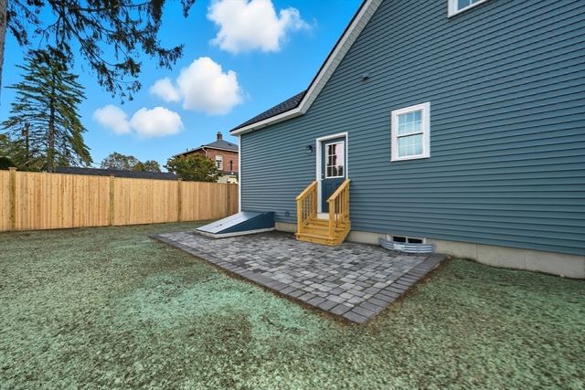 20 Willow St, Clinton, MA 01510