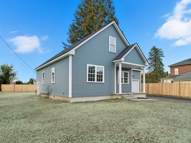 20 Willow St, Clinton, MA 01510