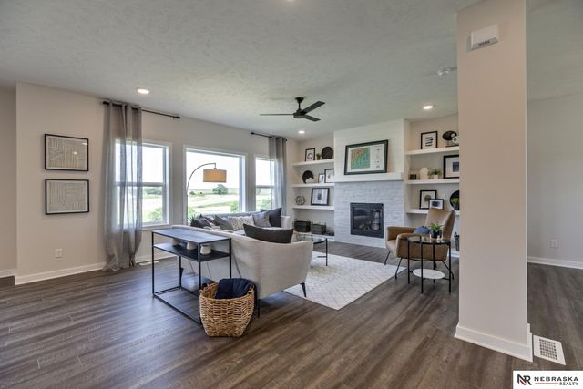 16122 Earl Street, Bennington, NE 68007