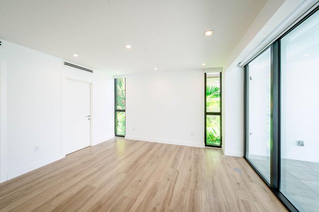 1930 Bay Drive, Miami Beach, FL 33141