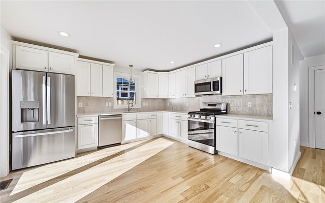 14 Ravenswood Avenue, Providence, RI 02908